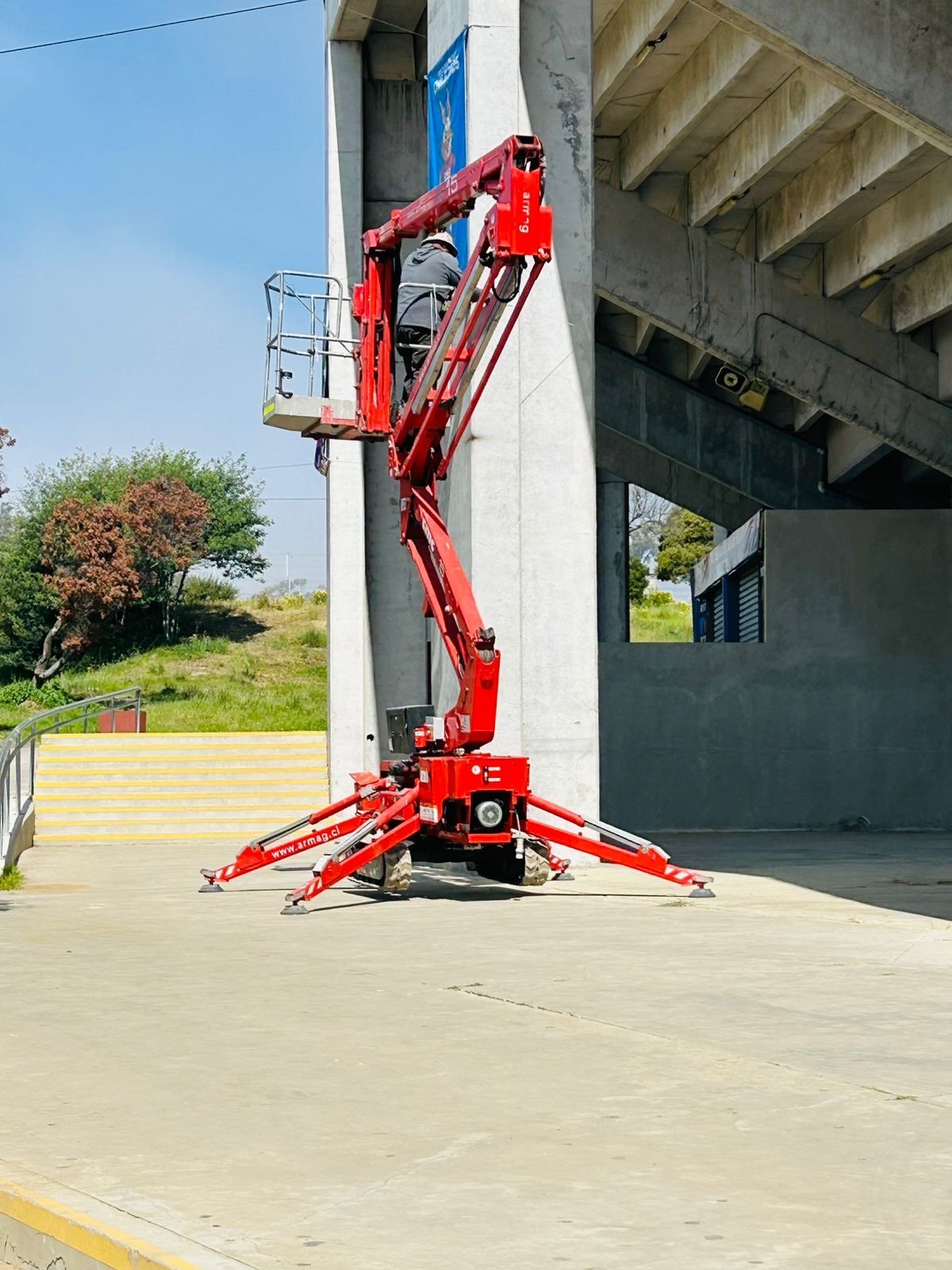 Plataforma Aérea Spiderlift CMC S15 de ARMAG en faena