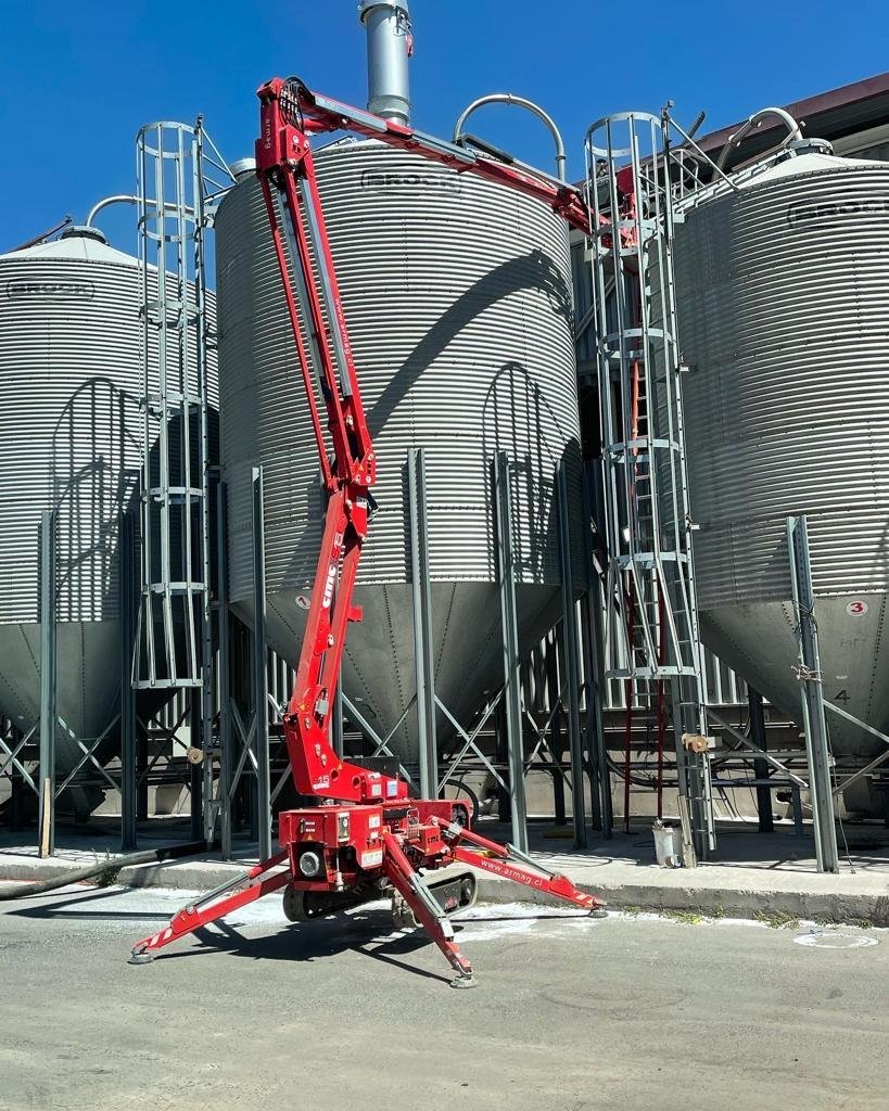 Plataforma Aérea Spiderlift CMC S15 de ARMAG en faena
