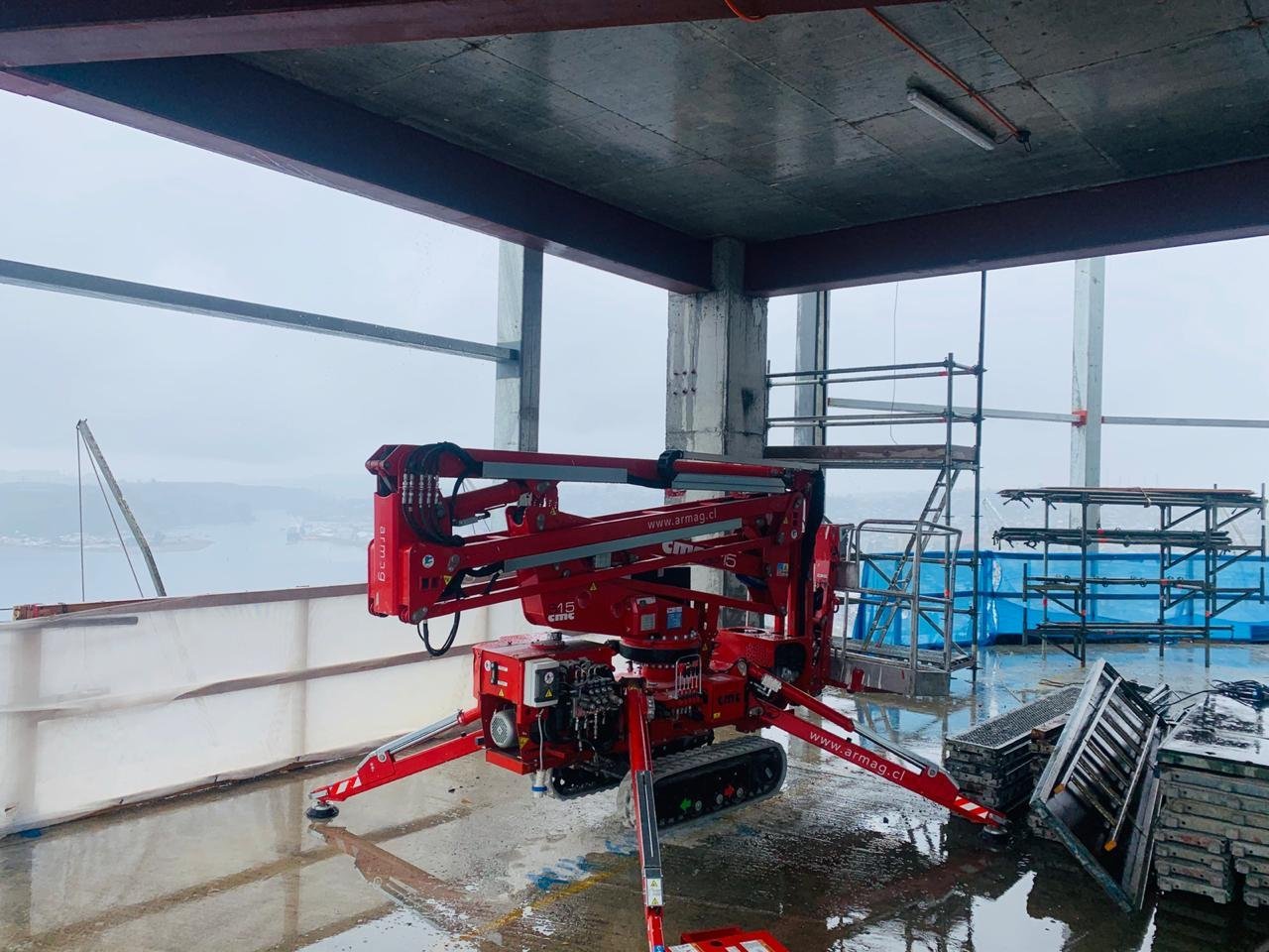 Plataforma Aérea Spiderlift CMC S15 de ARMAG en faena