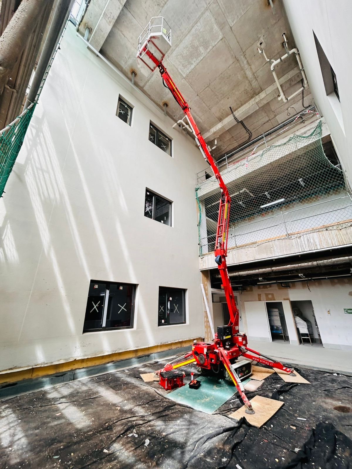 Plataforma Aérea Spiderlift CMC S15 de ARMAG en faena