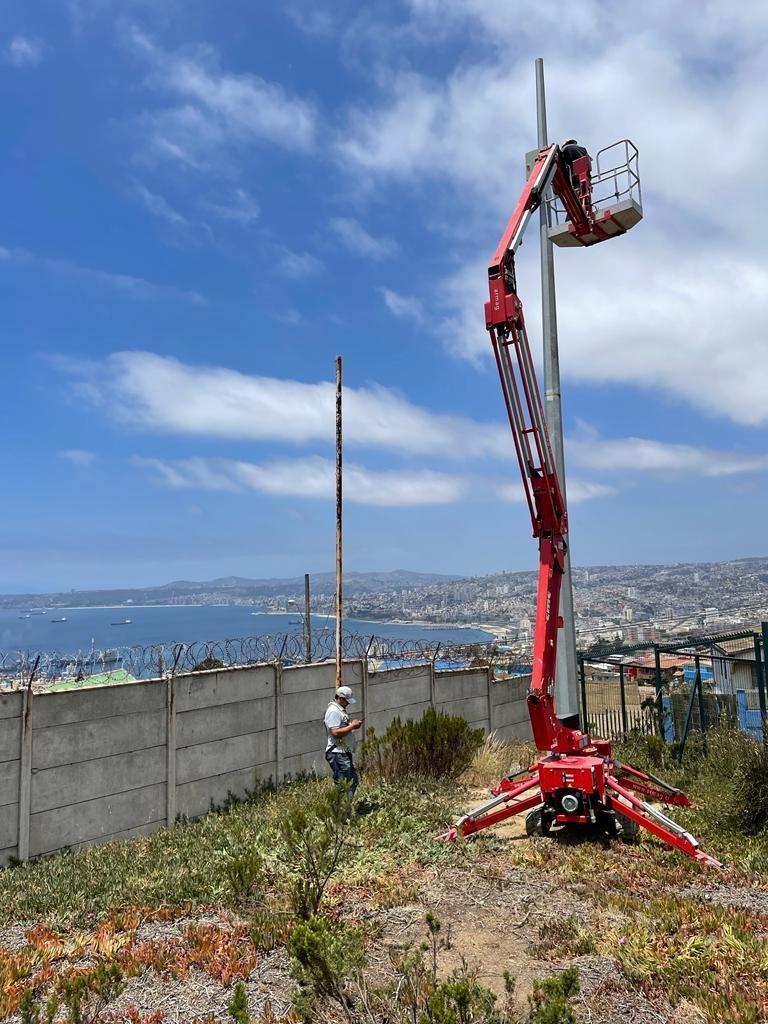 Plataforma Aérea Spiderlift CMC S15 de ARMAG en faena
