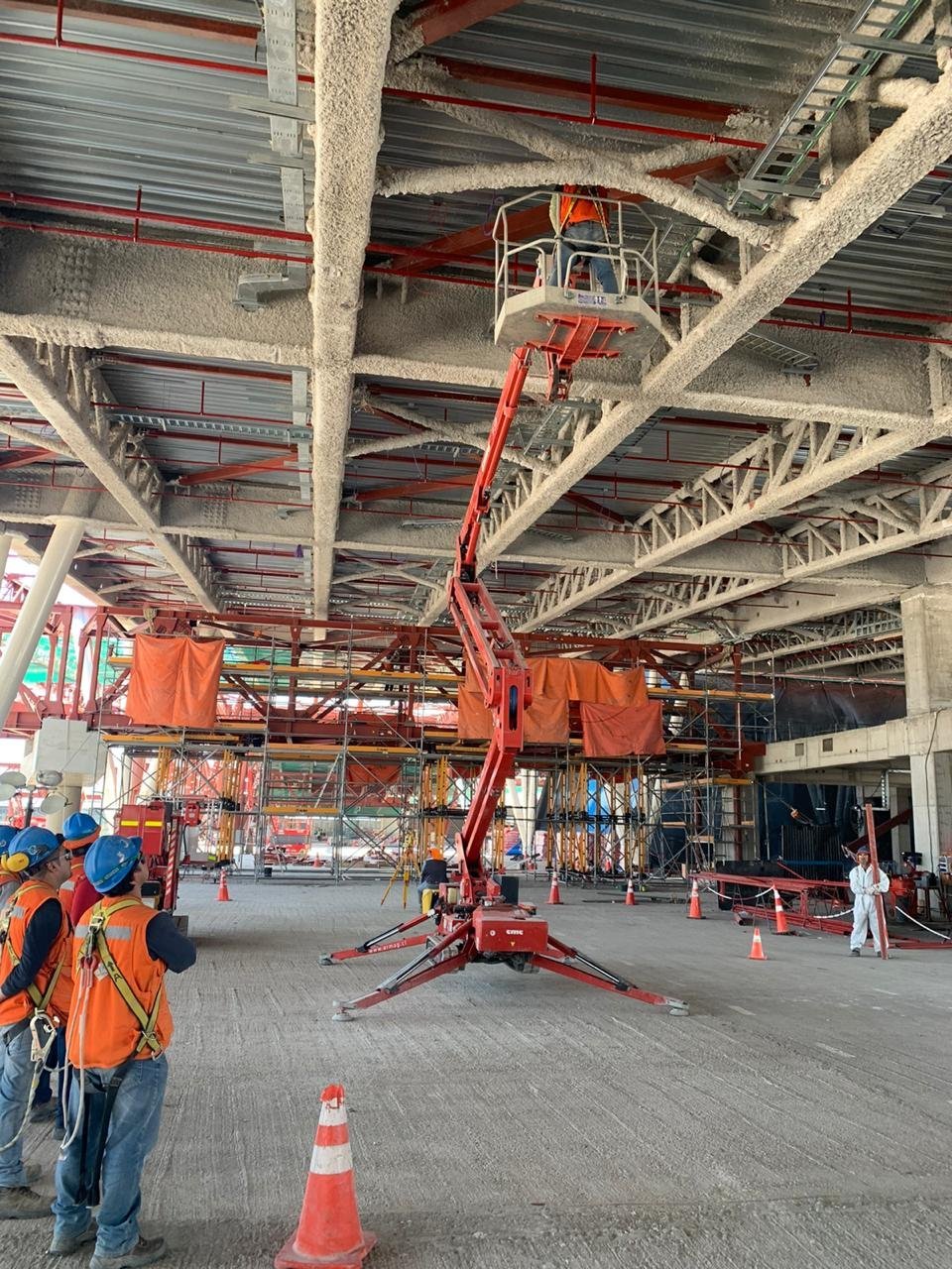 Plataforma Aérea Spiderlift CMC S15 de ARMAG en faena
