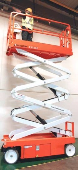 Plataforma de Tijera Eléctrica S3226E de ARMAG en faena