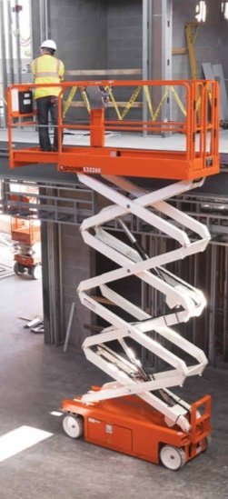 Plataforma de Tijera Eléctrica S3226E de ARMAG en faena